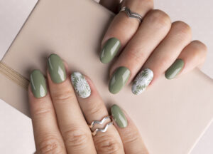 Read more about the article Reviving the Classic: Modern Twists on French Manicures at Tru Nail Lounge