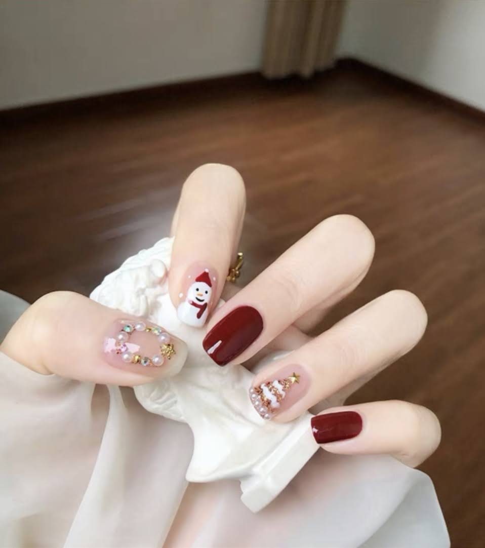 Read more about the article Behind the Scenes: Creating Magical Holiday Nails at Tru Nail Lounge!
